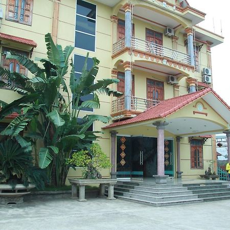 Khach San Linh Huong Hotell Son La Exteriör bild