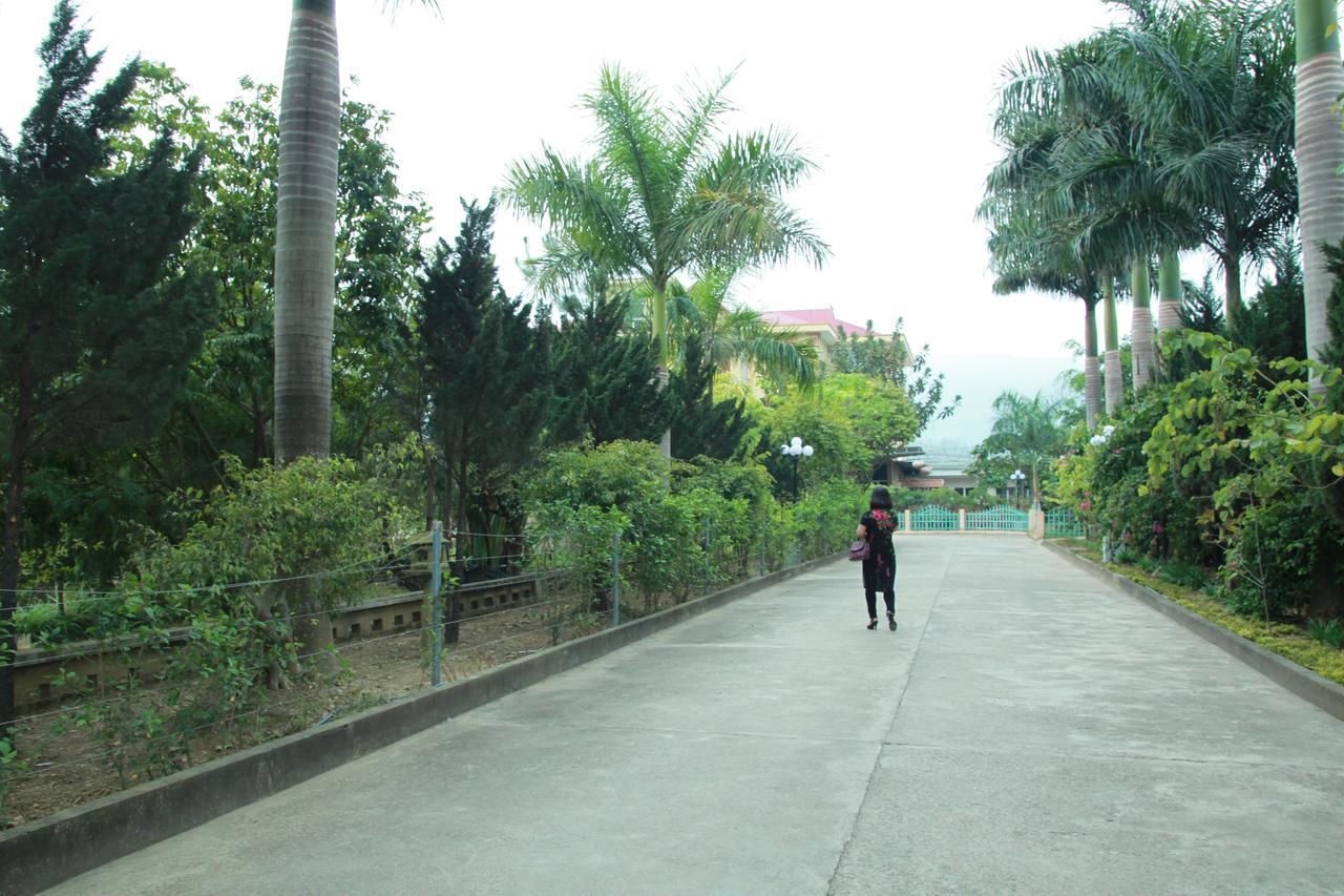 Khach San Linh Huong Hotell Son La Exteriör bild
